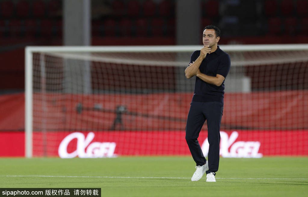 但对于追求本格推理的老粉丝而言，这无疑是一种“背叛”，导致了口碑的两极分化。