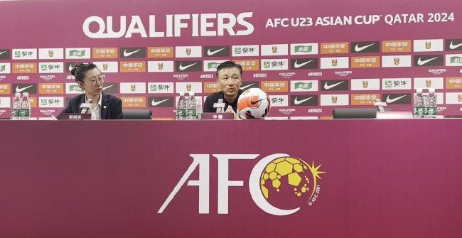 最后他选择永久留在阿凡达的躯体中，抛弃人类的残缺肉身，回归自然本真。