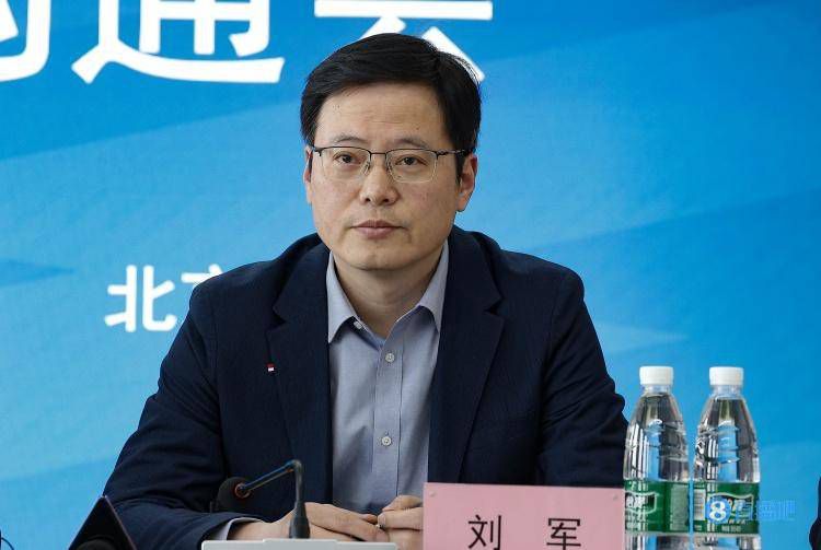 除了在海洋馆实地接触企鹅生活，可爱外形与企鹅萌态如出一辙的 《东北往事》歌手阵容 贾乃亮宋小宝于洋搞笑组合 2016-12-09 ，堪称史上最强主题曲演唱阵容。