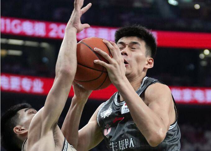 电影由刘健执导，董子健、白客、黄渤、仁科等众多明星声音出演，讲述了南方艺术学院一群美术生和音乐生的故事。