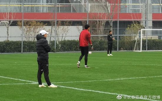 电影由檀健次、兰西雅、王戈、王砚辉等人主演，部分故事取材自手语律师张琪真实从业经历。