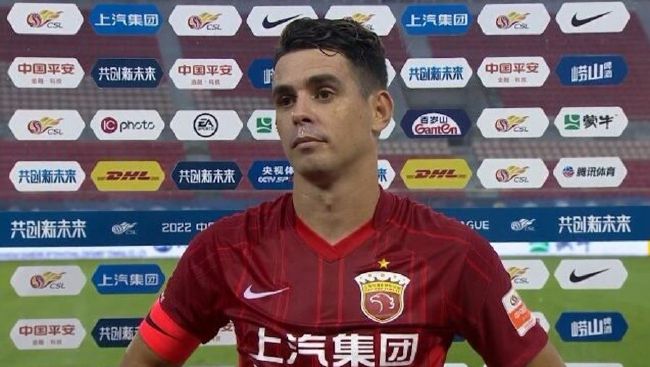 为配合本届“向菲林致敬”的主题，胶片封面以入围最佳男女主角为本届纪念特刊的特点。