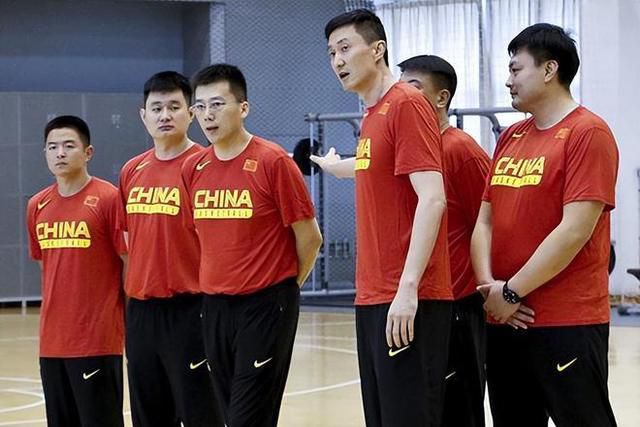 每个元素既是前一个元素的结果，也是后一个元素的起因，形成一个完整的循环。