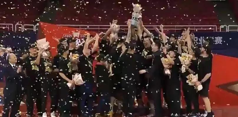 5天后 许鞍华出任金马奖评审团主席 此前曾7次捧杯 2016-06-01 6月1日下午，金马执委会宣布，第53届金马奖评审团主席由许鞍华出任。