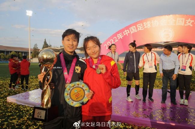 独家专访陈楚生：阿穆隆醉驾肇事“不可思议” 2010-03-15 这一年多以来，围绕在陈楚生周围的似乎只有官司，对于一个“只想做个纯粹音乐人”的新人歌手，这样的遭遇是陈楚生始料未及的。