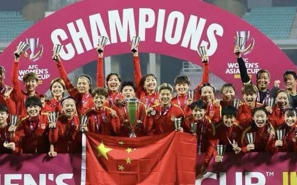 这也是赵镇雄和金成钧在大银幕上的第五 釜山电影节10月开幕 赵镇雄、文瀞熙主持闭幕式 2014-09-17 第19届釜山国际电影节闭幕式将由韩国演员赵镇雄和文瀞熙担任主持人，两人将一起于10月11日在釜山“电影殿堂”为今年釜山电影节画上句号。