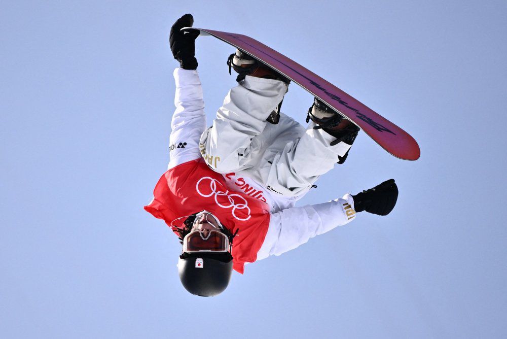 作为陪伴观众走过20载春秋的经典IP，此次猪猪侠告别“顶流光环”，化身穿梭街巷的外卖员，在烟火气中续写英雄故事。