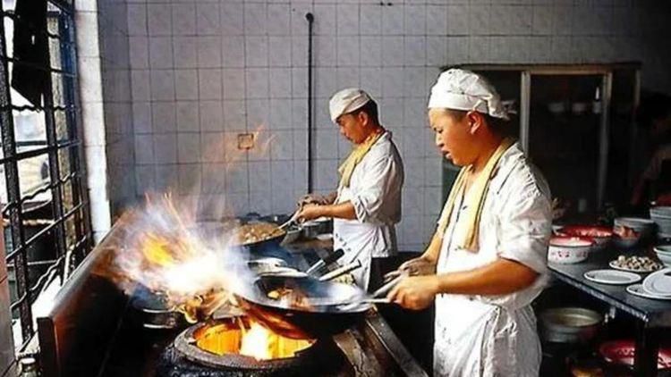 据悉，包小柏早年计划三年能拍出属于自己的作品，没想到愿望提早实现，而且马上 跨越生死 重温亲情！