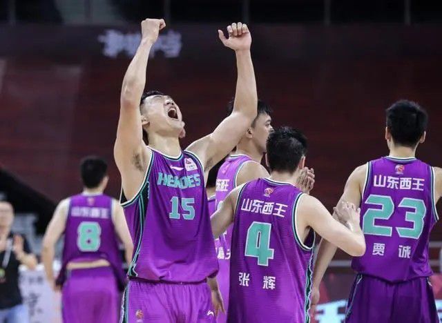 卫梓松时任中大建筑工程系主任，他带领学生规划设计坪石校区。