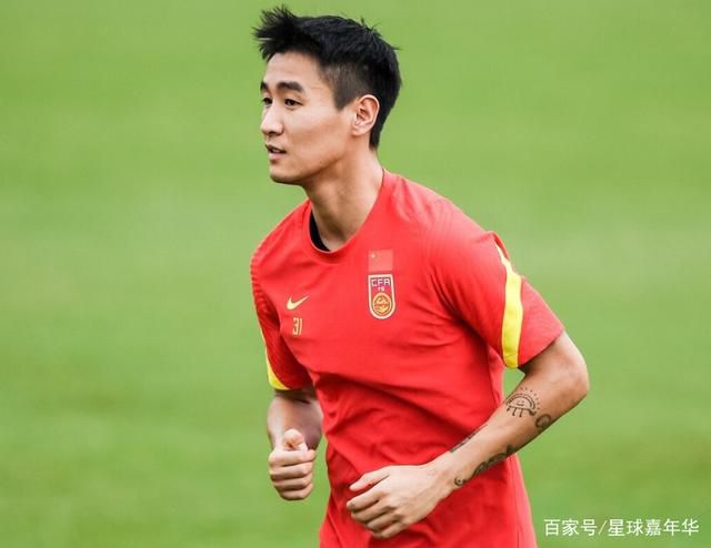 电影中，吴镇宇饰演巫师一角，除了造型搞怪奇特以外，他还疯狂秀魔法，令人目不转睛，成为影片里一道炫目的风景。