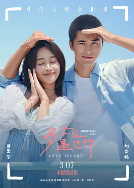 当天全智贤身穿紧身连衣裙出席，展现出完美的身材曲线。