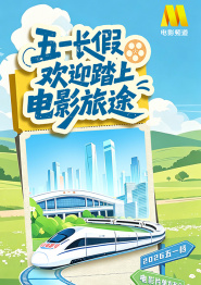 “美国队长”的替身演员穿战袍、背盾牌、骑摩托车出现在片场。