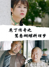 朱丽安·摩尔再凭《依然爱丽丝》获影后，她身穿美艳红裙，手捧奖杯，笑容灿烂。