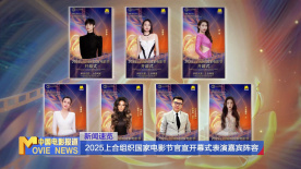 从海报中可以看到，女王神像的双眼流出了两行清泪。